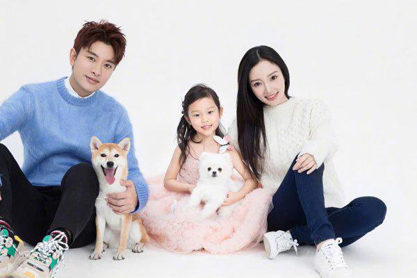 贾乃亮李小璐离婚现状，甜馨和李小璐生活吗