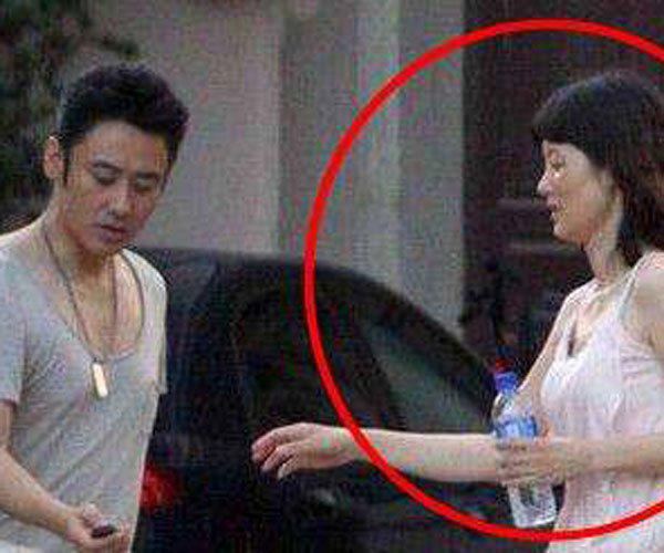 吴秀波妻子和儿子照片，吴秀波对得起他的妻子吗