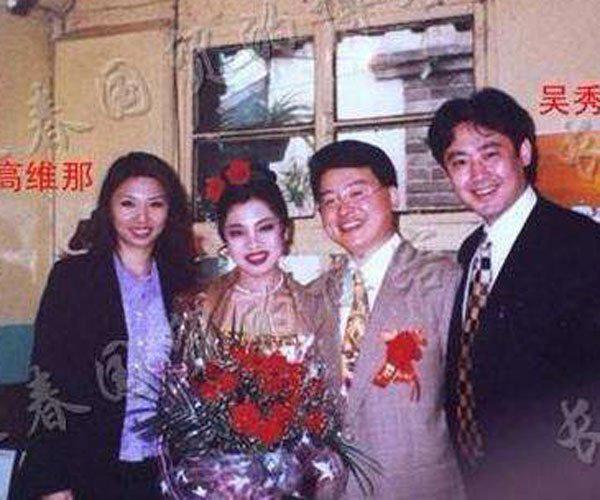 吴秀波妻子和儿子照片,吴秀波对得起他的妻子吗