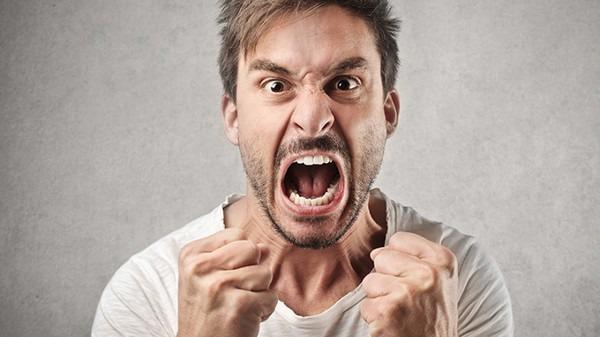 男子一天内多次轻生均被救 自杀的背后是心理疾病的累积