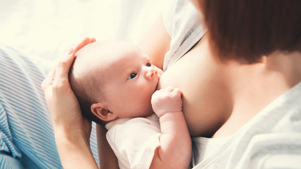 新生婴儿溢奶怎么办?
