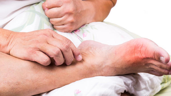 脚底疼痛部位图解 脚底无故疼痛是什么原因