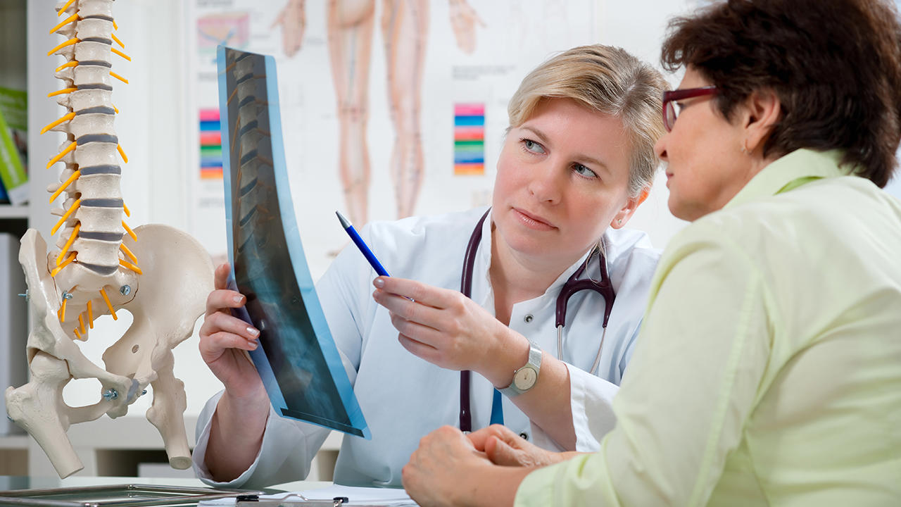 风湿性关节炎应该怎样治疗？中医治疗风湿性关节炎管用吗？