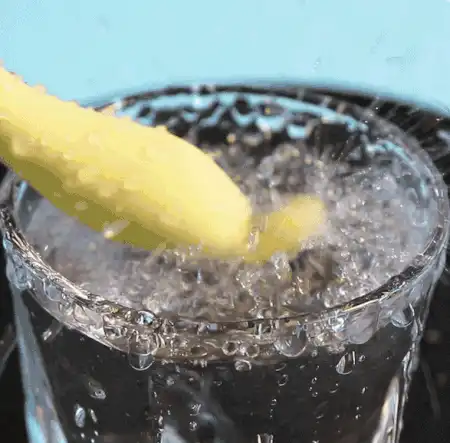 女生如何用一支笔玩哭自己,在家女孩子怎么把自己做哭