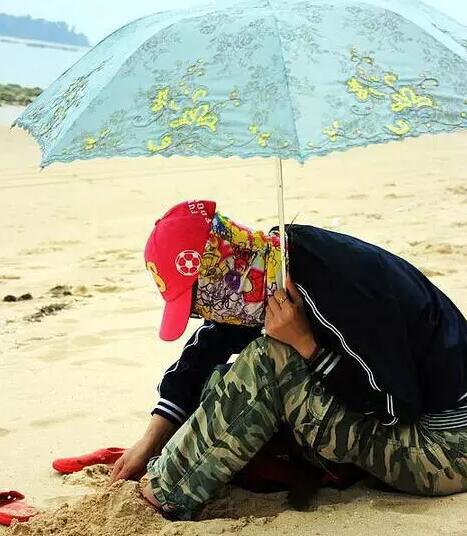 女生只穿一根线还小的三个点 能挑起男人的冲动吗