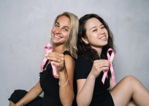 为什么有些女生胸部很柔软,有些却有点硬