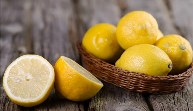 皮肤暗黄有色斑怎么办吃什么东好