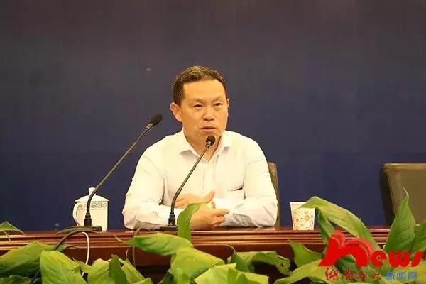 贪官的“励志”故事,尴尬更比感动多