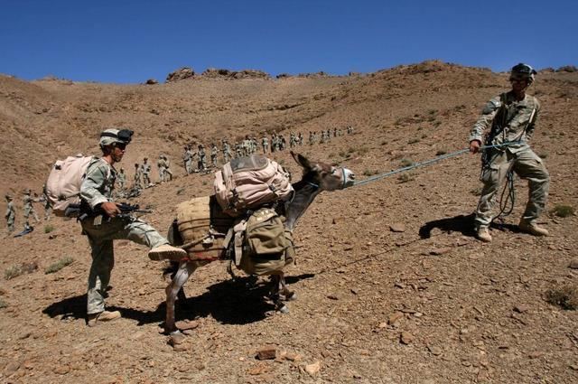 期限将至又遇恐袭 美军怎么撤?