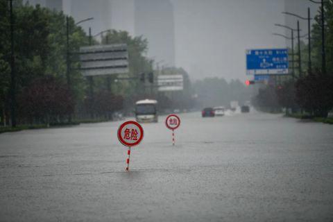 河南为何成为全国强降雨中心