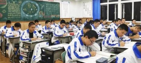 高三学生因被停课喝下百草枯身亡