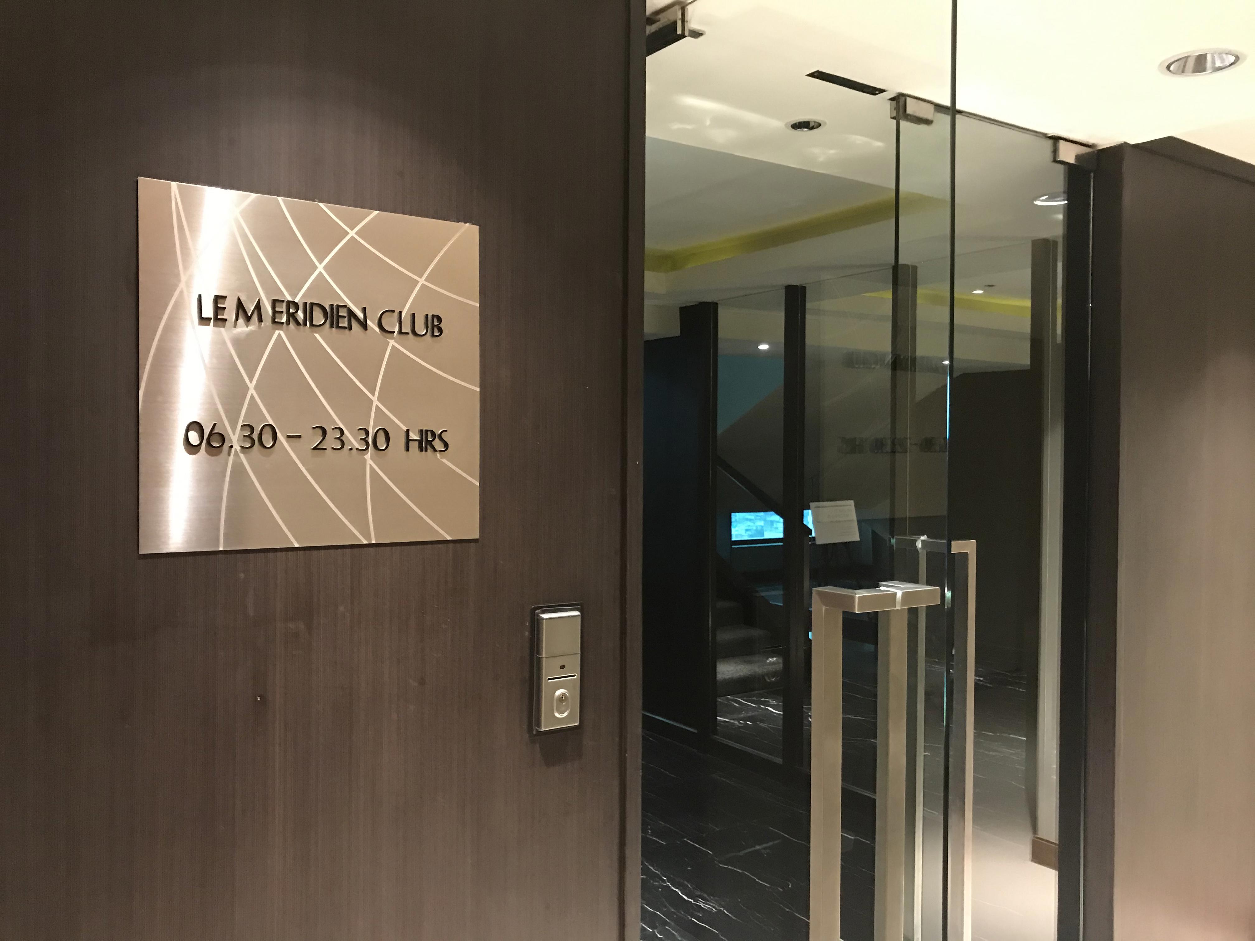 女子称住酒店深夜遭陌生男刷卡进入