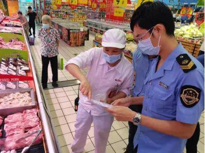 售发臭隔夜肉 大润发被罚近139万