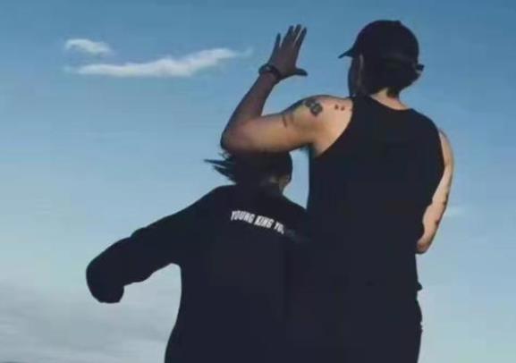 黄子韬徐艺洋一同回家