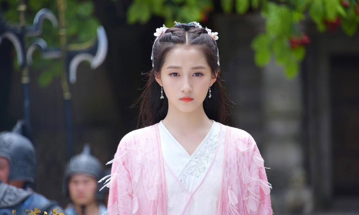 关晓彤是不是皇族后裔