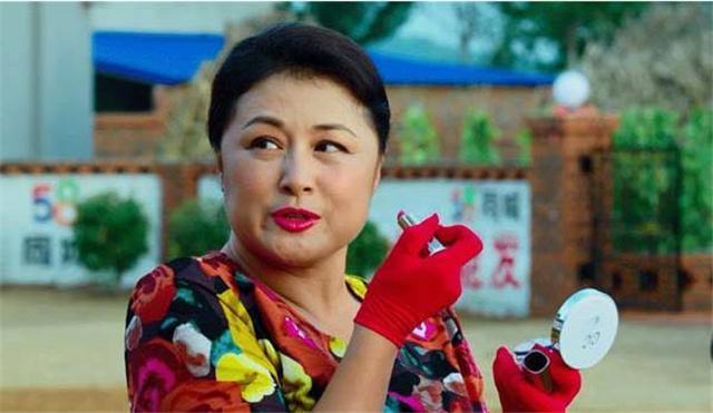 于月仙乘坐车辆撞上骆驼致车祸