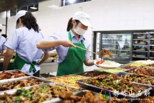 家长反映食堂卫生问题被拘