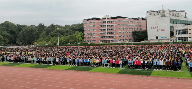 泸县一中学学生操场紧急避险