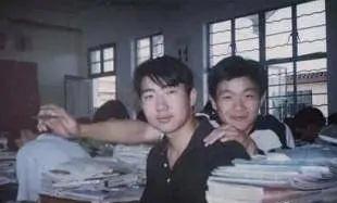 杭州街头疑似张起灵的照片