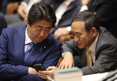 菅义伟傀儡首相