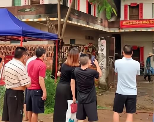 中纪委机关报评网红在全红婵家直播