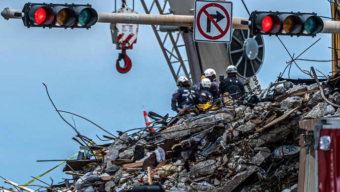 美国大楼倒塌事故死亡数升至64人