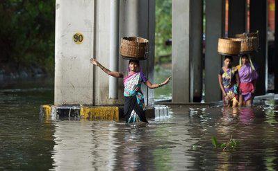 印度暴雨致近200人遇难