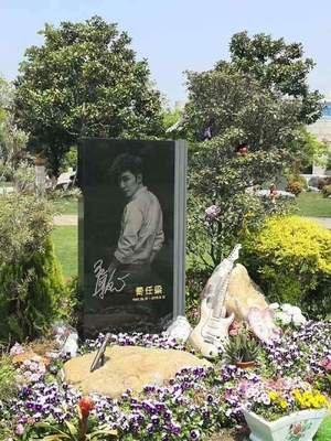 乔任梁为何一年后才落葬