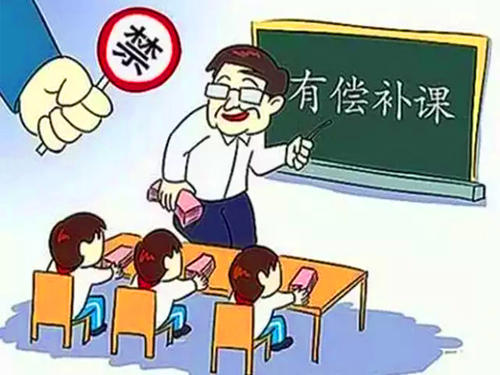 教师补课过程中被踹门掐脖控制