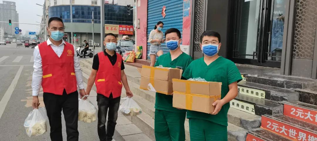 商丘一家11人确诊 邻居吵架后感染