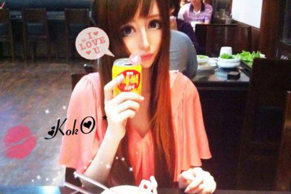 王尒可惊艳微博图片 蛇精脸长这样还是整容