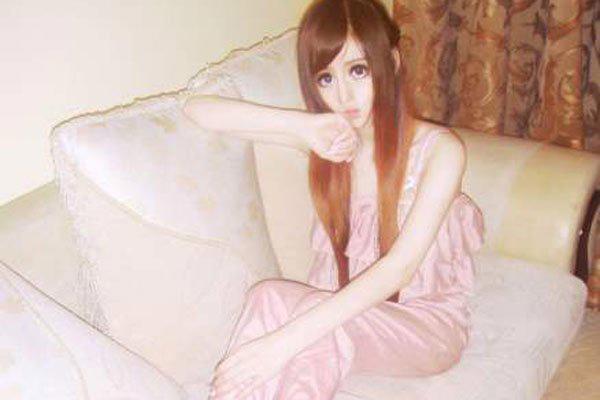 王尒可惊艳微博图片 蛇精脸长这样还是整容