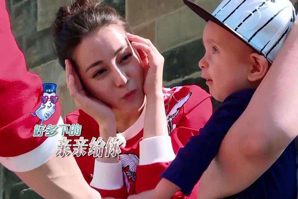 迪丽热巴的胸被鹿晗吻了 炒作愈演愈烈控制不住