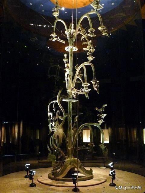 三星堆出土文物的图片及介绍 三星堆青铜面具是什么朝代的