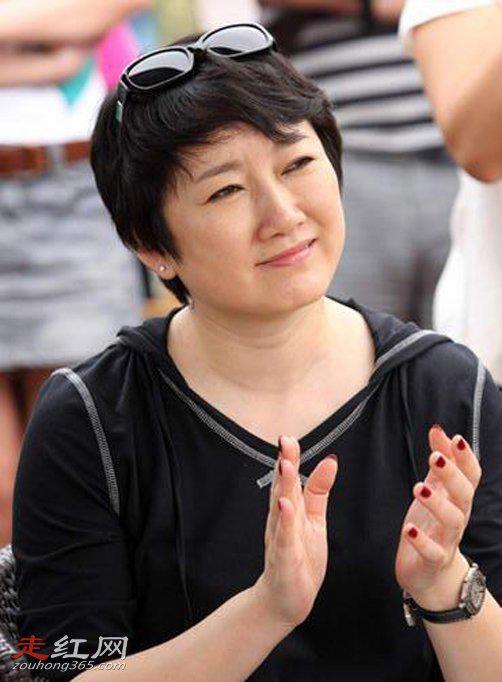 成方圆简历几个老公现任老公是谁 她的前夫是王刚