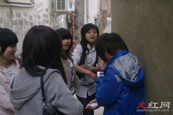 曹小小现在工作是什么 为什么那么火