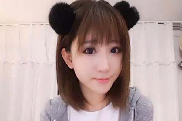 斗鱼郭mini忘关摄像头事件 镜头面前公然换衣服