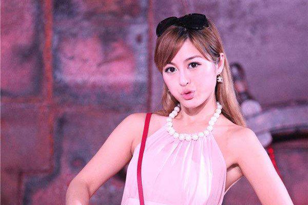 甩奶舞不穿内衣 被封杀了多少网红怎么不长记性