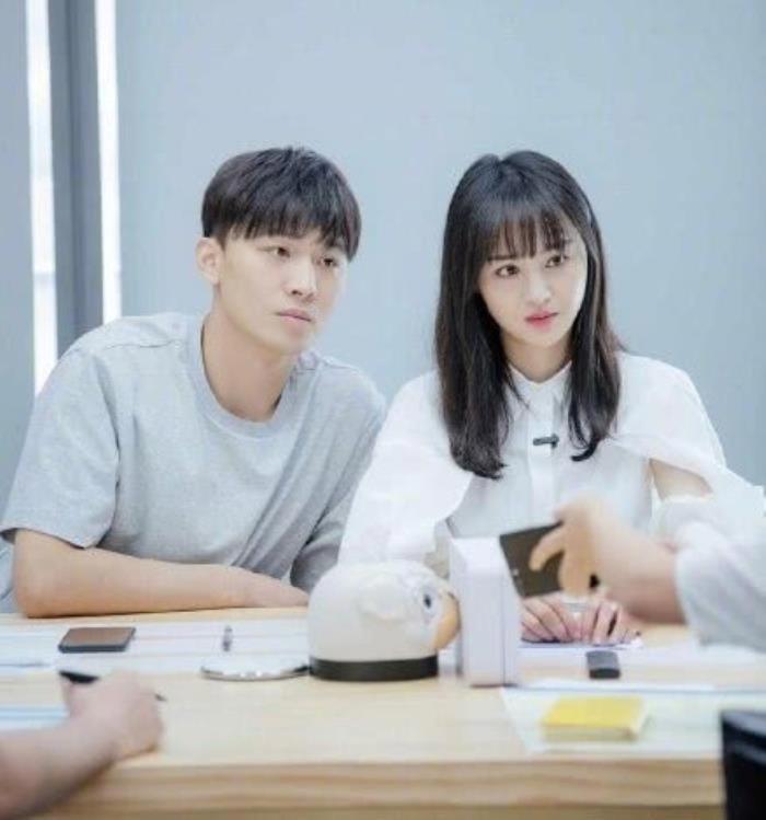 郑爽的男朋友都有谁 和张翰已经不配了