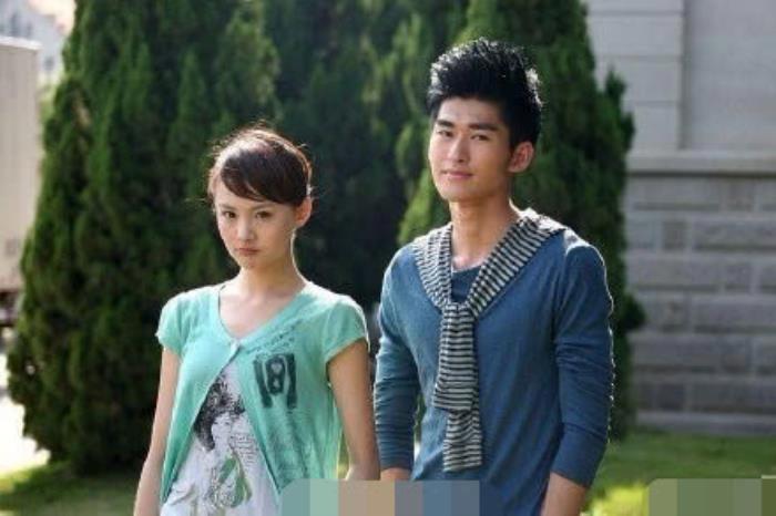 郑爽的男朋友都有谁 和张翰已经不配了