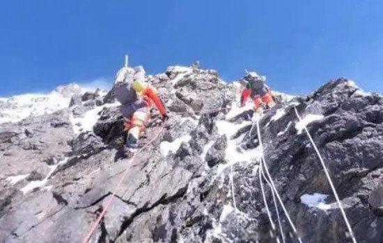 世界三大高峰是哪三大高峰 都在中国分别位于那里