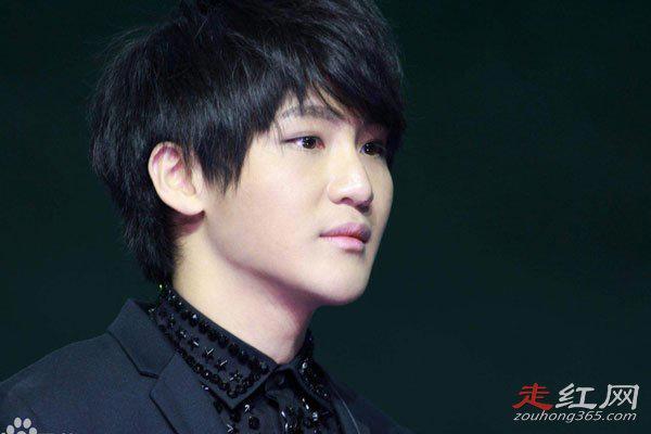 李炜托奶事件怎么回事 和张杰关门有什么关系