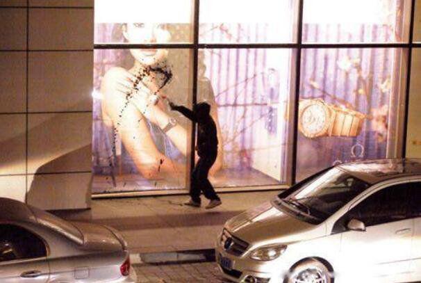 章子怡三重门事件是哪三重门 泼墨门和早年沙滩照真相