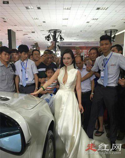 干露露被男粉丝强吻怎么回事 胸围是多少