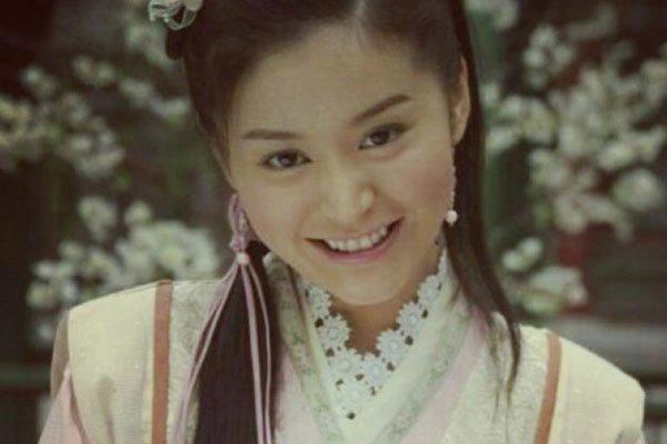 柏雪为什么退出娱乐圈 和张卫健是否在一起过