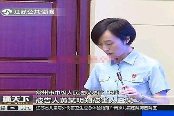 金坛二中黄云霞与学生事情 女老师被警方带走