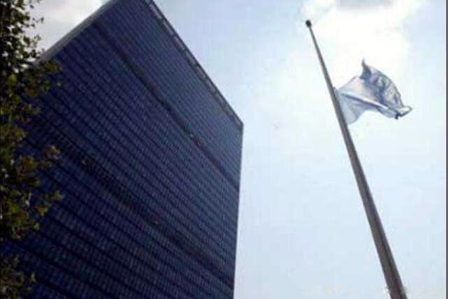 下半旗致哀是来源于什么人物去世 是下到旗杆的几分之几处