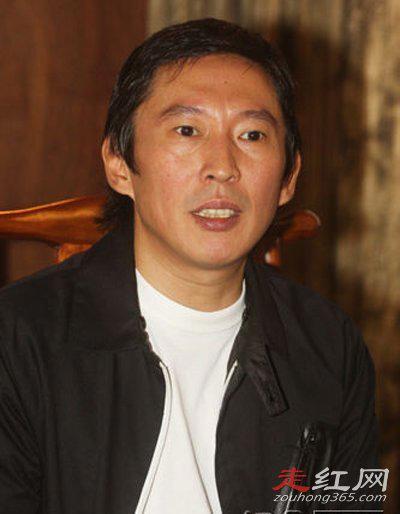 屈中恒和钮承泽对比照好像 与太太育有四个女儿