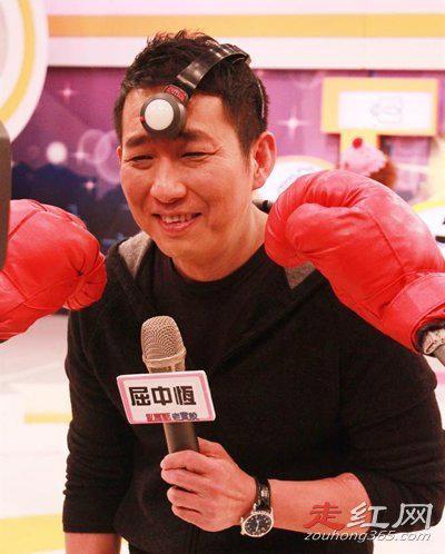 屈中恒和钮承泽对比照好像 与太太育有四个女儿