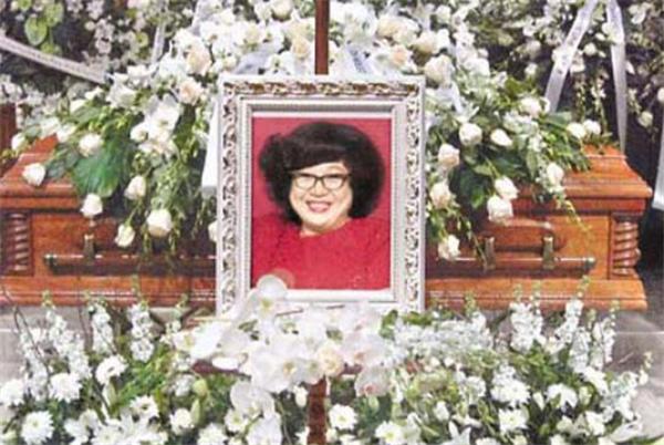 邓光荣和郑少秋谁地位更高 和肥姐感情非常好